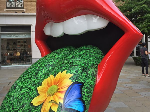Rolling Stones Lips sculpture in London